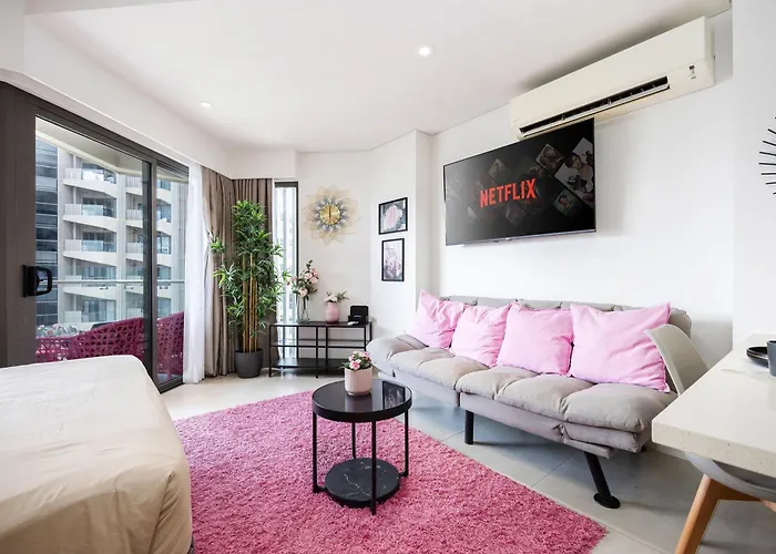 Chic Cozy At Tambuli Residences Ocean View By Dominik With Pool Access & Balcony In Mactan Appartement *