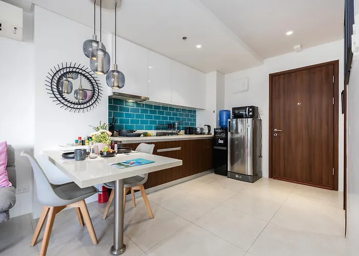 Chic Cozy At Tambuli Residences Ocean View By Dominik With Pool Access & Balcony In Mactan Appartement *