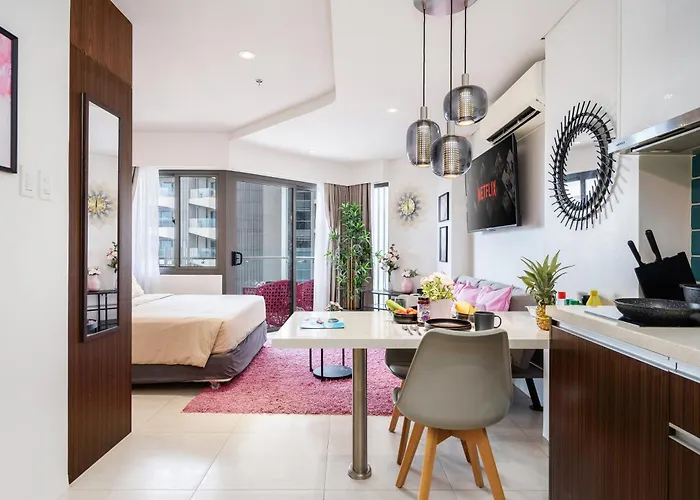 Chic Cozy At Tambuli Residences Ocean View By Dominik With Pool Access & Balcony In Mactan *