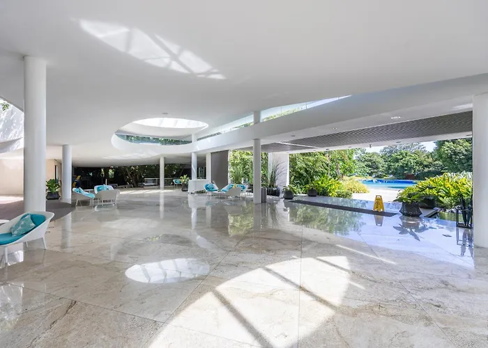 Chic Cozy At Tambuli Residences Ocean View By Dominik With Pool Access & Balcony In Mactan